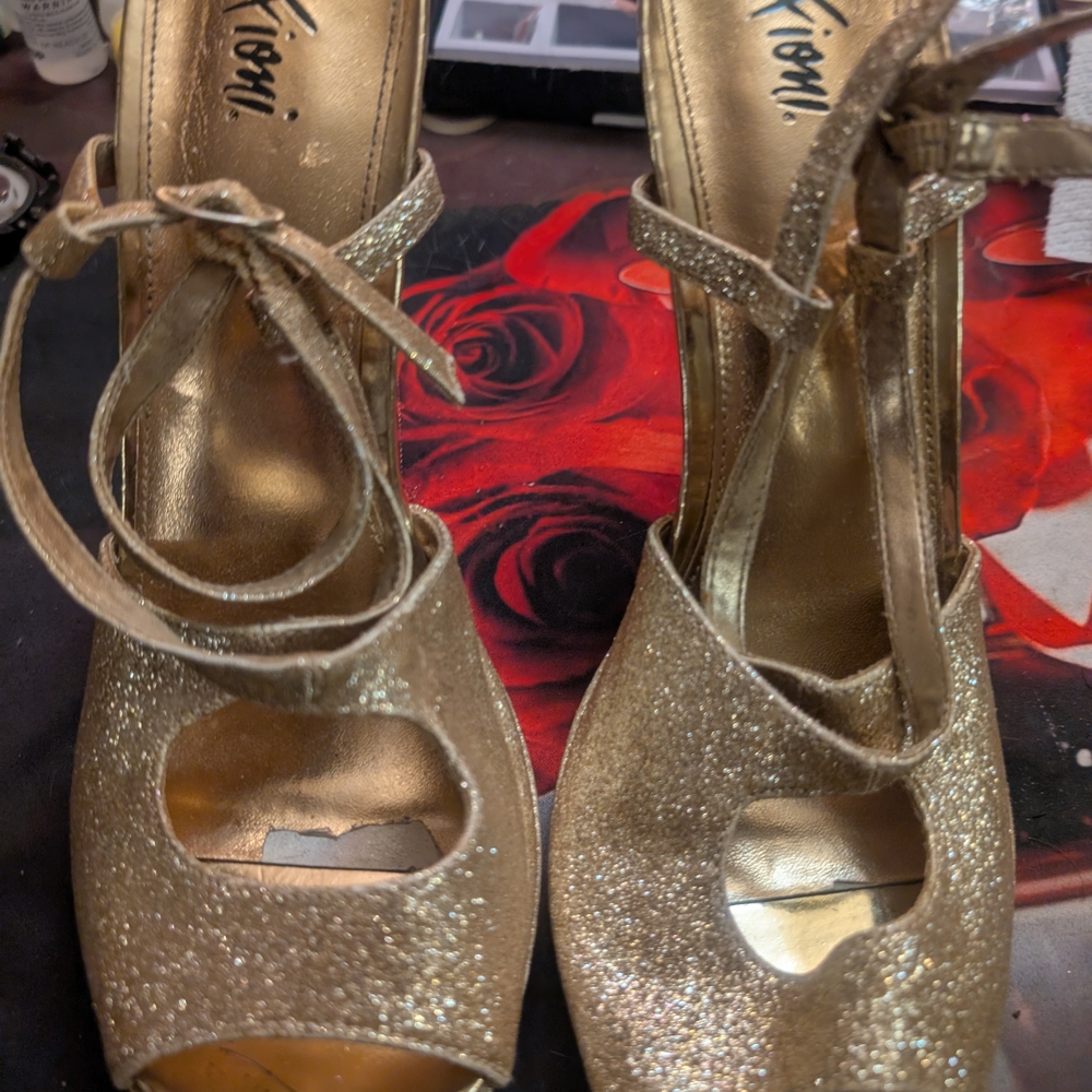 Fioni Gold Shimmer Heels with Metallic Finish